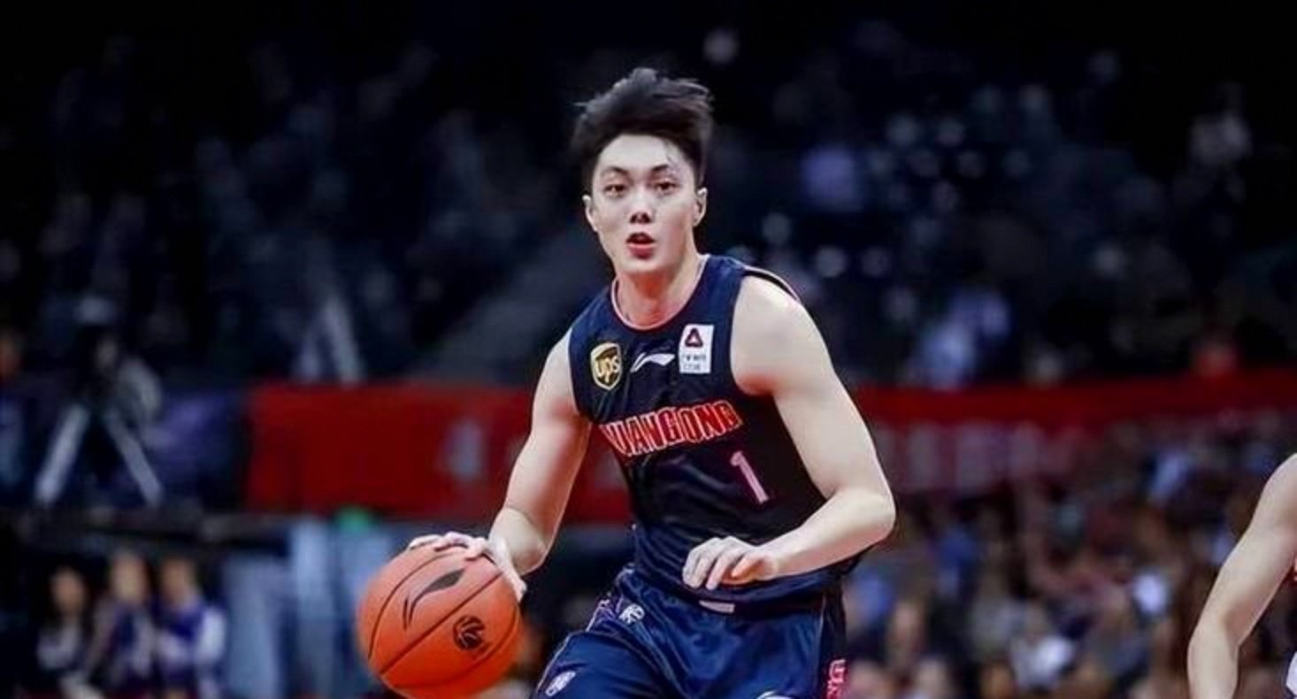 开云- 国王杯加时末段再迎强敌，广州队扳平良机，主帅态度——更衣室稳定，轮换策略成焦点