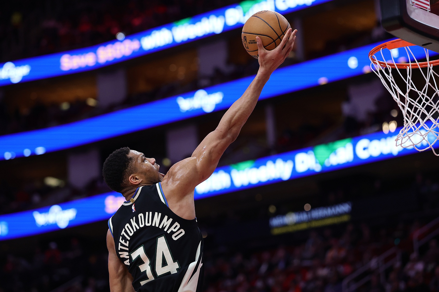 开云-字母哥巅峰对决，西亚卡姆与30激战DWG分钟，爆冷胜负难料！的简单介绍